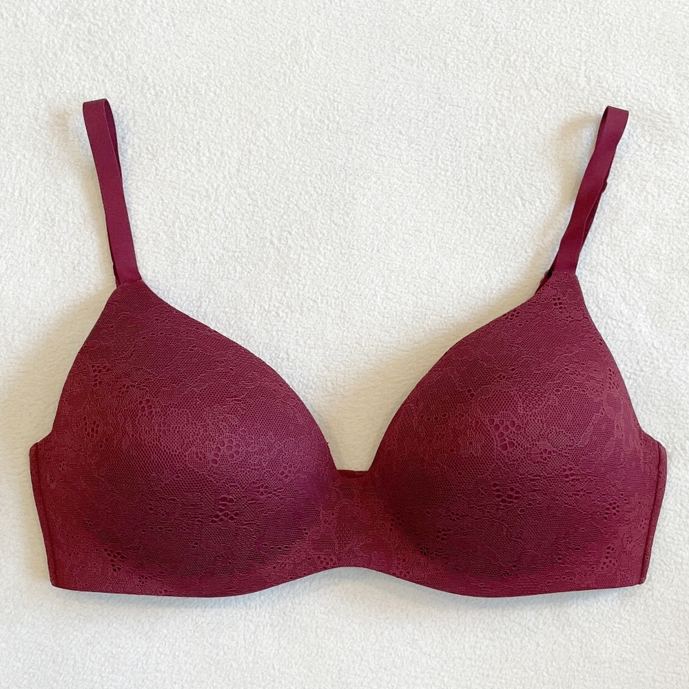 EUC Uniqlo Wireless Bra Size S in Burgundy
